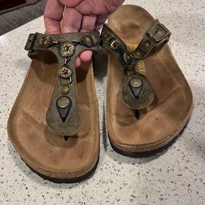 Birkenstock Gizeh Women's Leather Sandals in Sage Green w/ Decorative Hardware